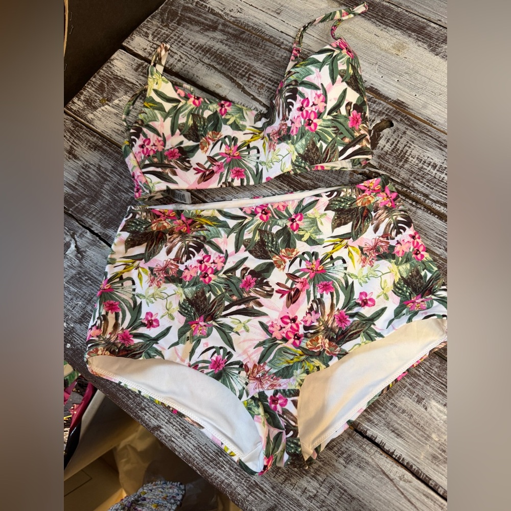 SALE 2 for $10
Victoria's Secret Tropical Floral Two Piece